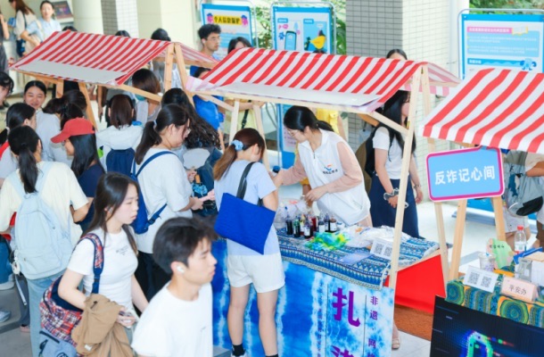 给大家讲解“微信里创建拼三张房间房卡”获取自建房教程