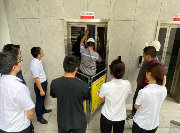 给大家讲解“微信玩金花房间从哪买房卡”获取自建房教程