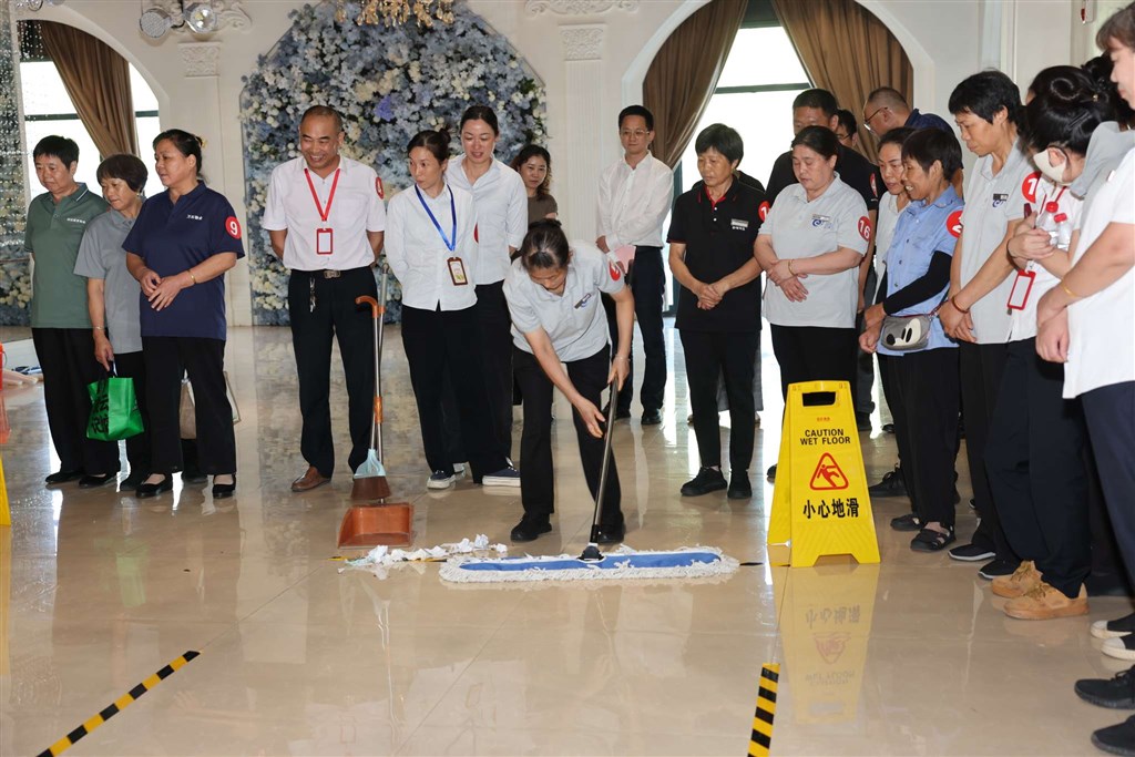 给大家讲解“微信里斗牛从哪买房卡”详细创建房间方法