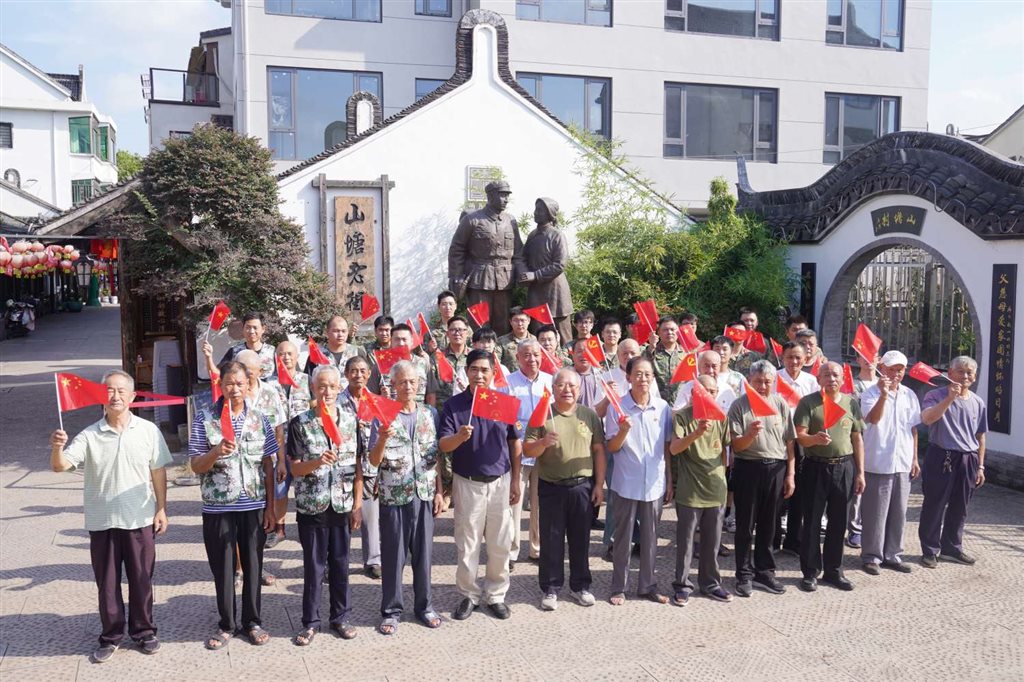 给大家讲解“微信玩金花游戏房卡在哪弄”详细如何建房间教程