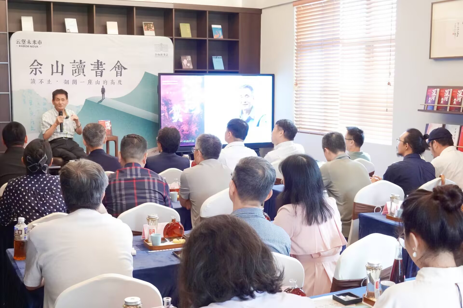 给大家讲解“炸 金花微信链接房卡”详细创建房间教程
